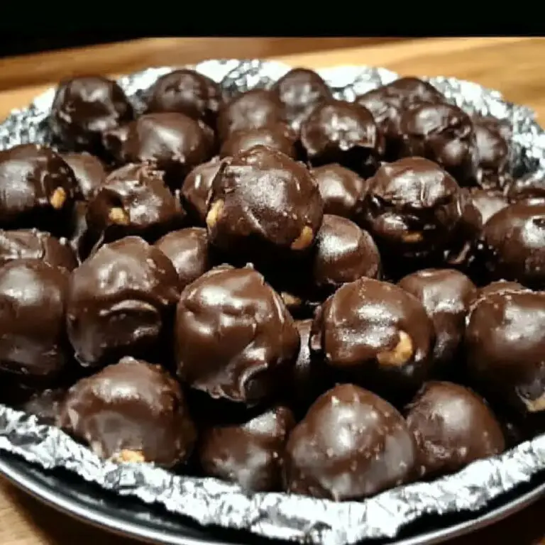 Chocolate Peanut Butter Balls: A Perfectly Sweet and Creamy Treat! 🍫🥜