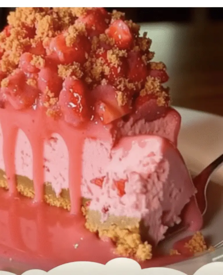 🍓 Strawberry Crunch Cheesecake – The Ultimate Sweet & Fruity Showstopper!