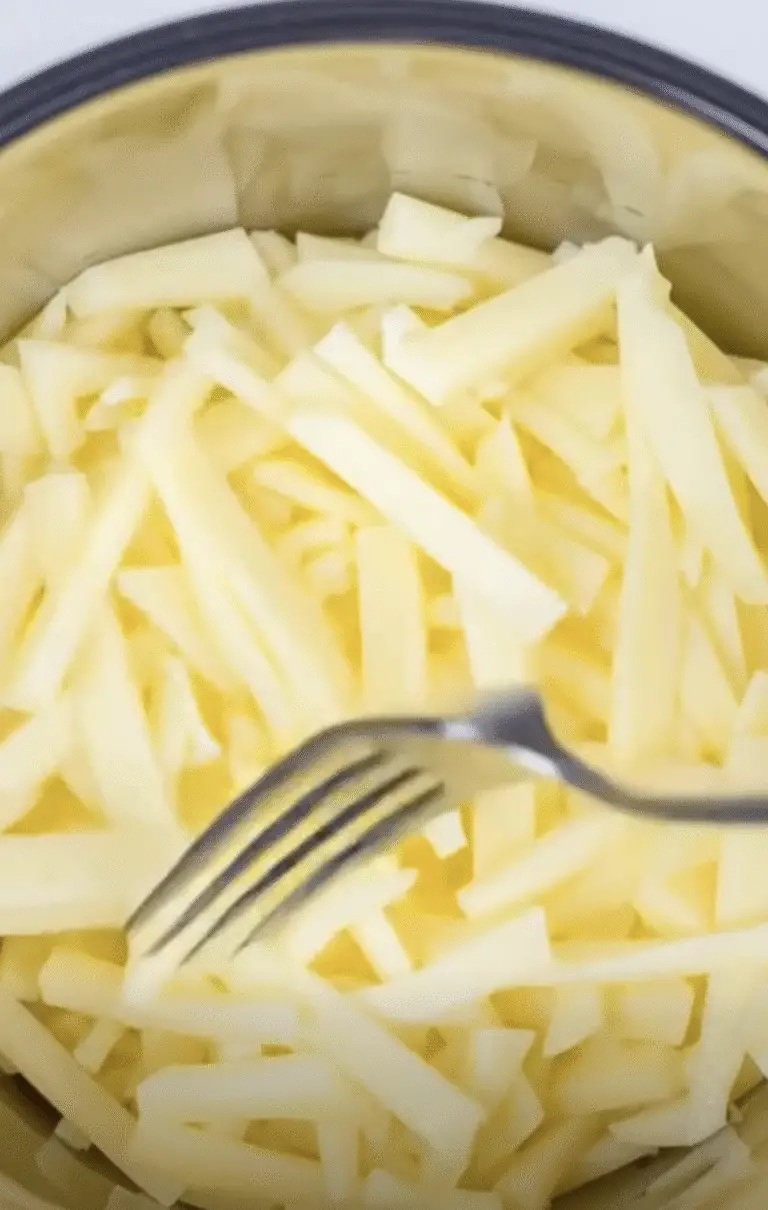 Slow Cooker 3-Ingredient Cheesy Potato Casserole – Creamy & Effortless