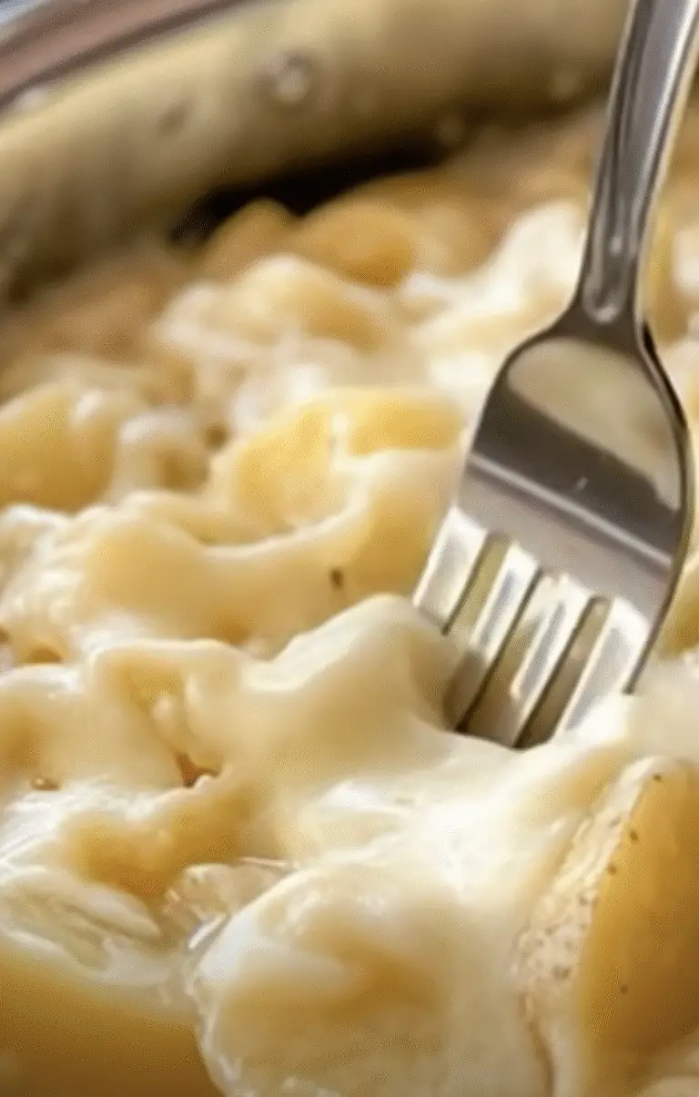 Slow Cooker Amish Cheesy Potato Heaven – Creamy Comfort in Every Bite