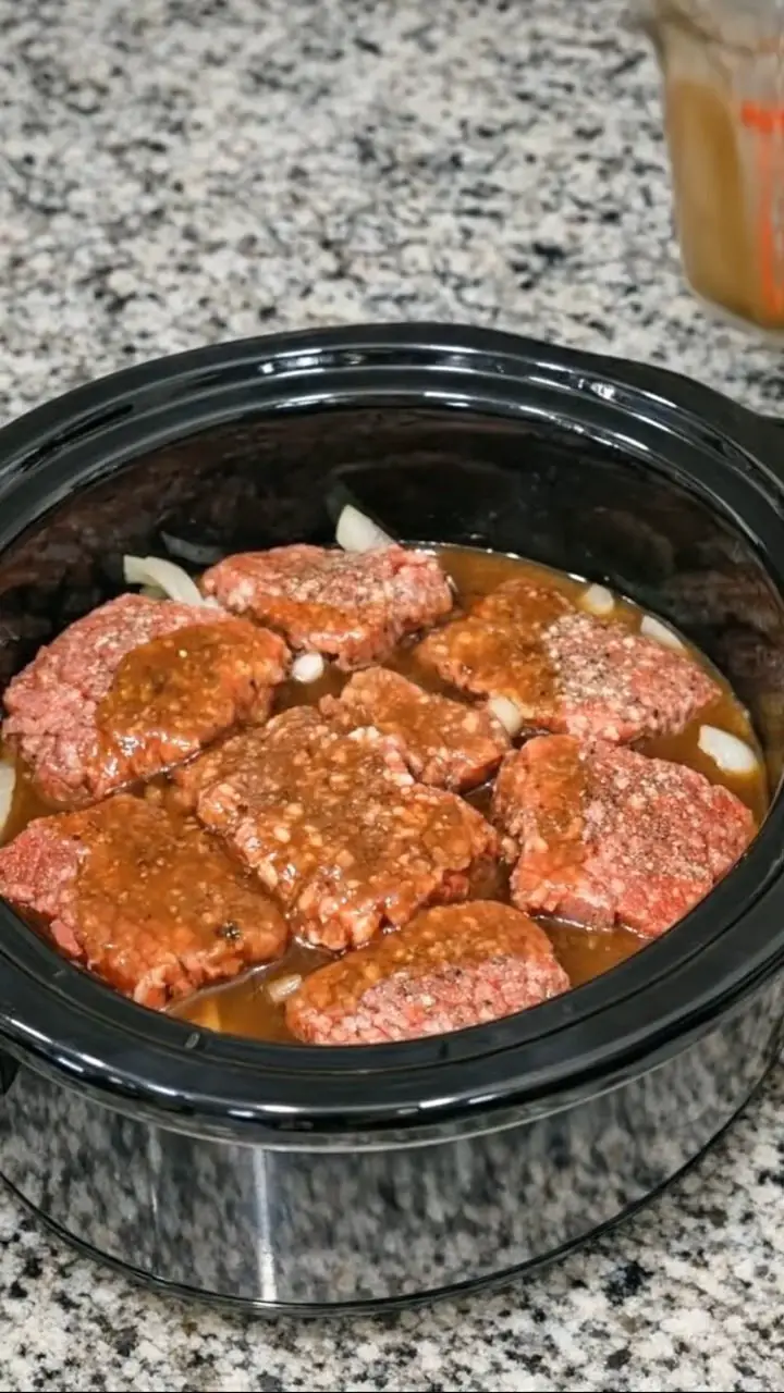 Slow Cooker Amish Cube Steak with Brown Gravy