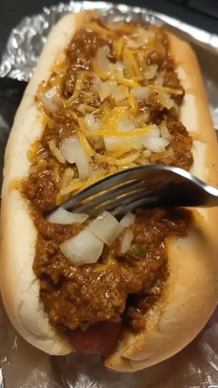 Classic Chili Dog Sauce – Thick, Savory Hot Dog Topping Recipe