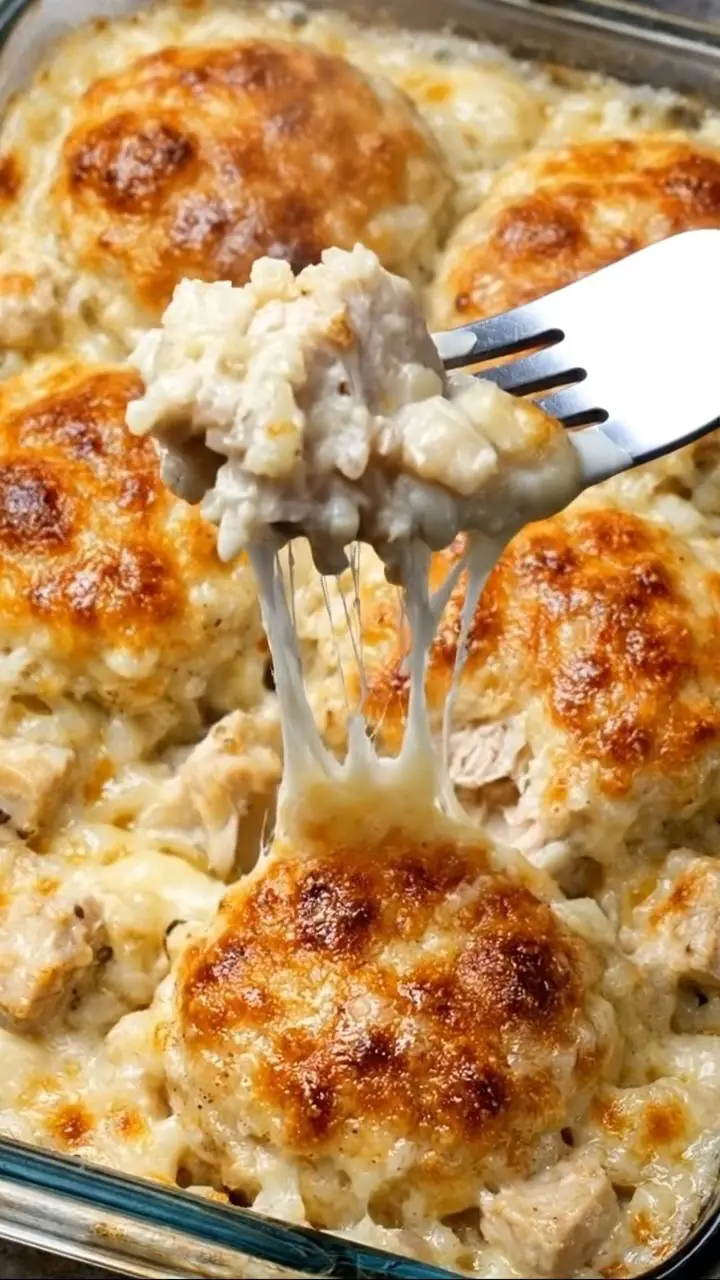 Chicken Alfredo Biscuit Casserole: A Creamy, Comforting Family Favorite