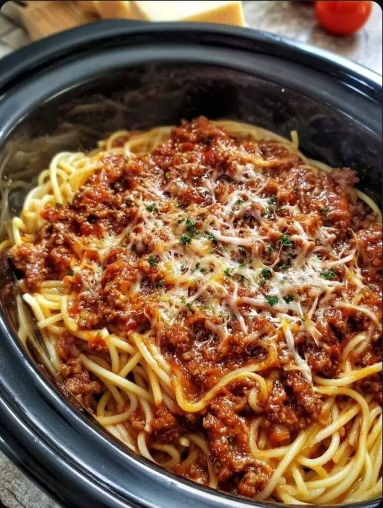 Slow Cooker Spaghetti Bolognese That’s Rich, Hearty, and Full of Flavor