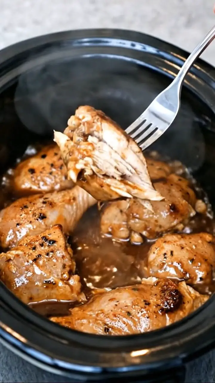 Slow Cooker 5-Ingredient Creamy Tomato Basil Chicken