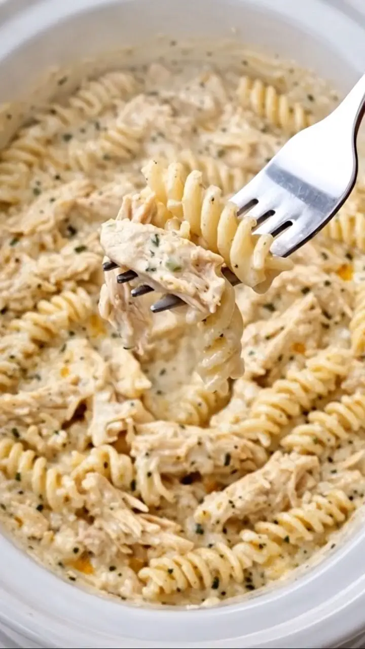 Slow Cooker Creamy Italian Chicken Pasta That Everyone Begs For