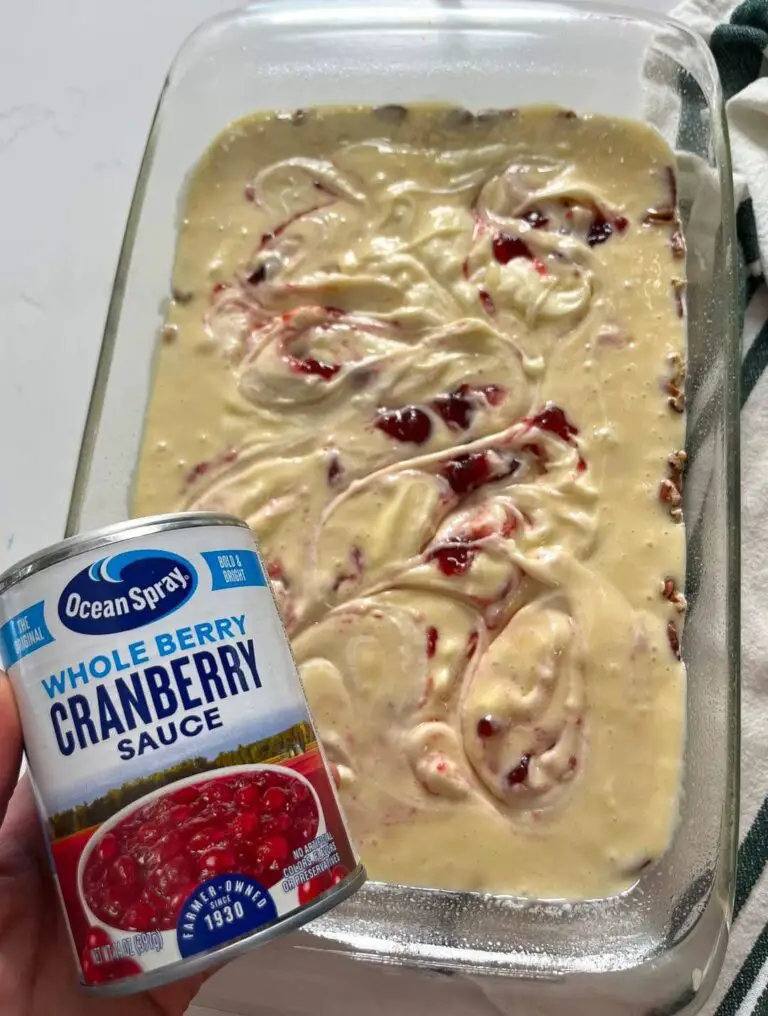 Christmas Chaos Cake: A Festive, Flavor-Packed Dessert That Celebrates Holiday Fun