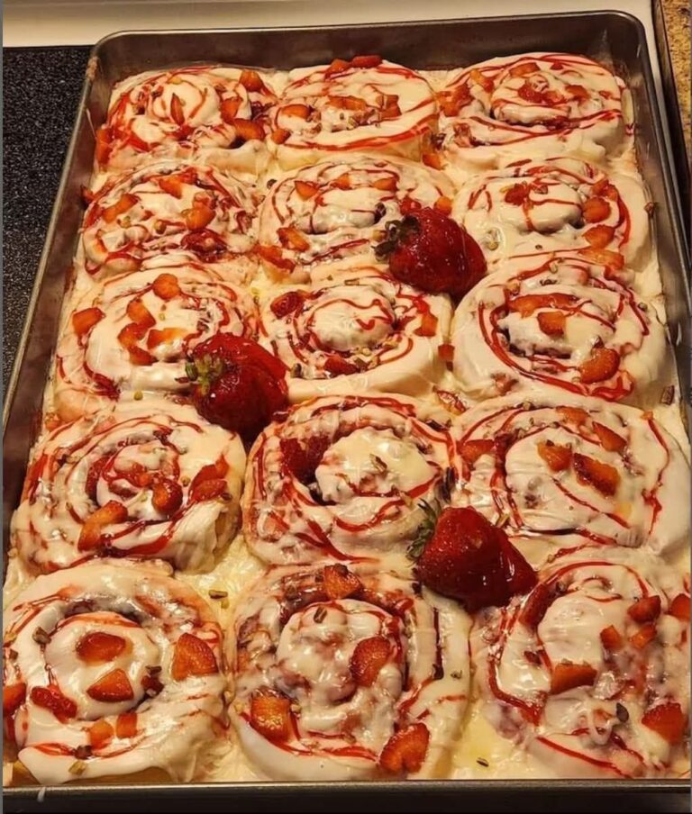 Strawberry Cream Cheese Rolls – Soft, Sweet, and Irresistibly Creamy