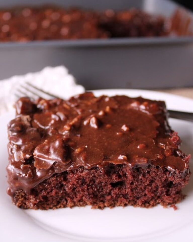Sheet Cake That Tastes Like Brownies – Rich, Fudgy, and Irresistible