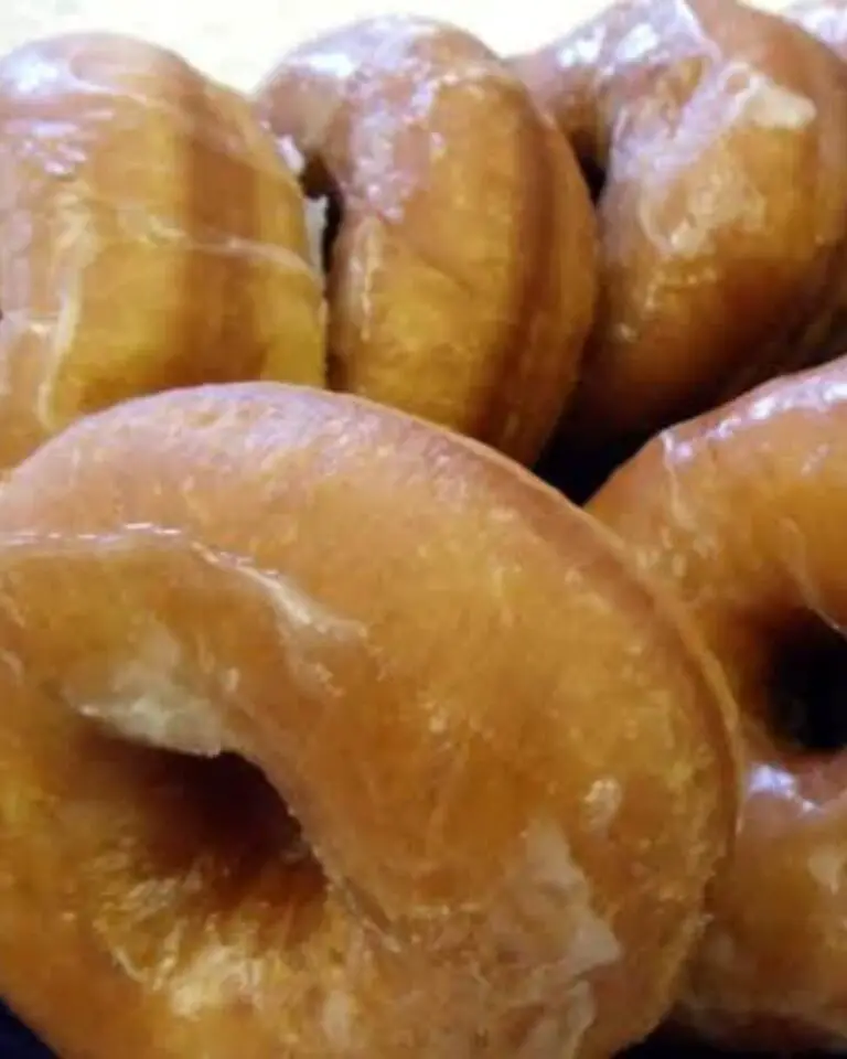 Mom’s Raised Doughnuts Recipe with Soft, Glazed Homemade Flavor