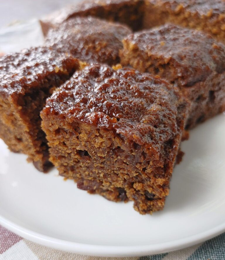 Old-Fashioned Raisin Cake Recipe with Molasses and Cozy Spices