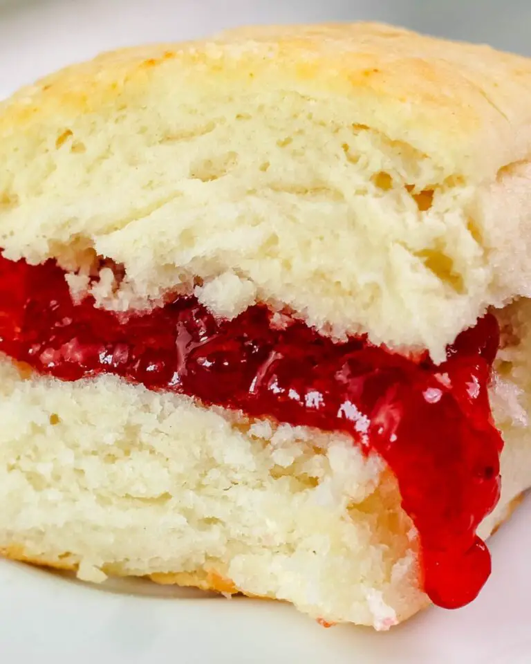Melt in Your Mouth Buttermilk Biscuits: Easy Southern Fluffy Biscuits