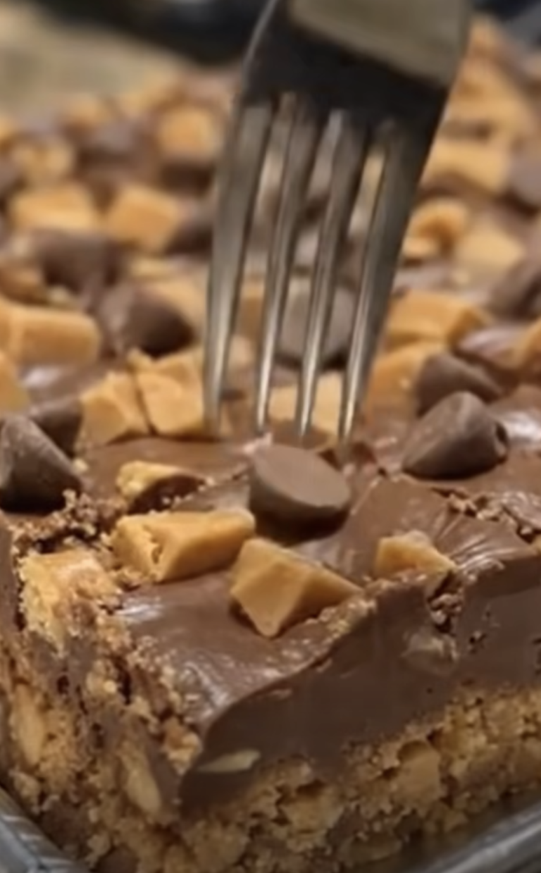 Easy & Creamy No-Bake Peanut Butter Bars With Chocolate
