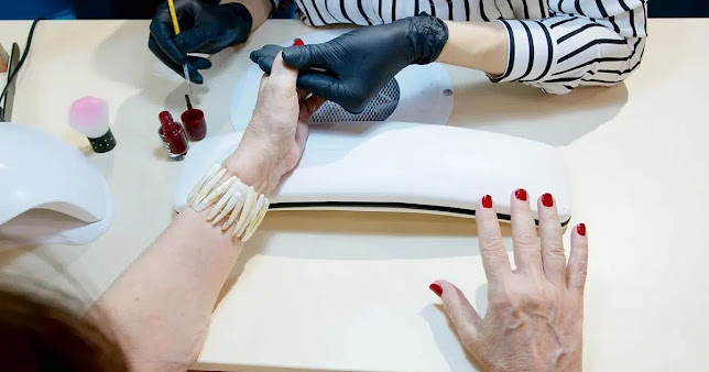 The Ultimate Guide to Nail Salon Tipping: How to Show Appreciation Without the Register Panic
