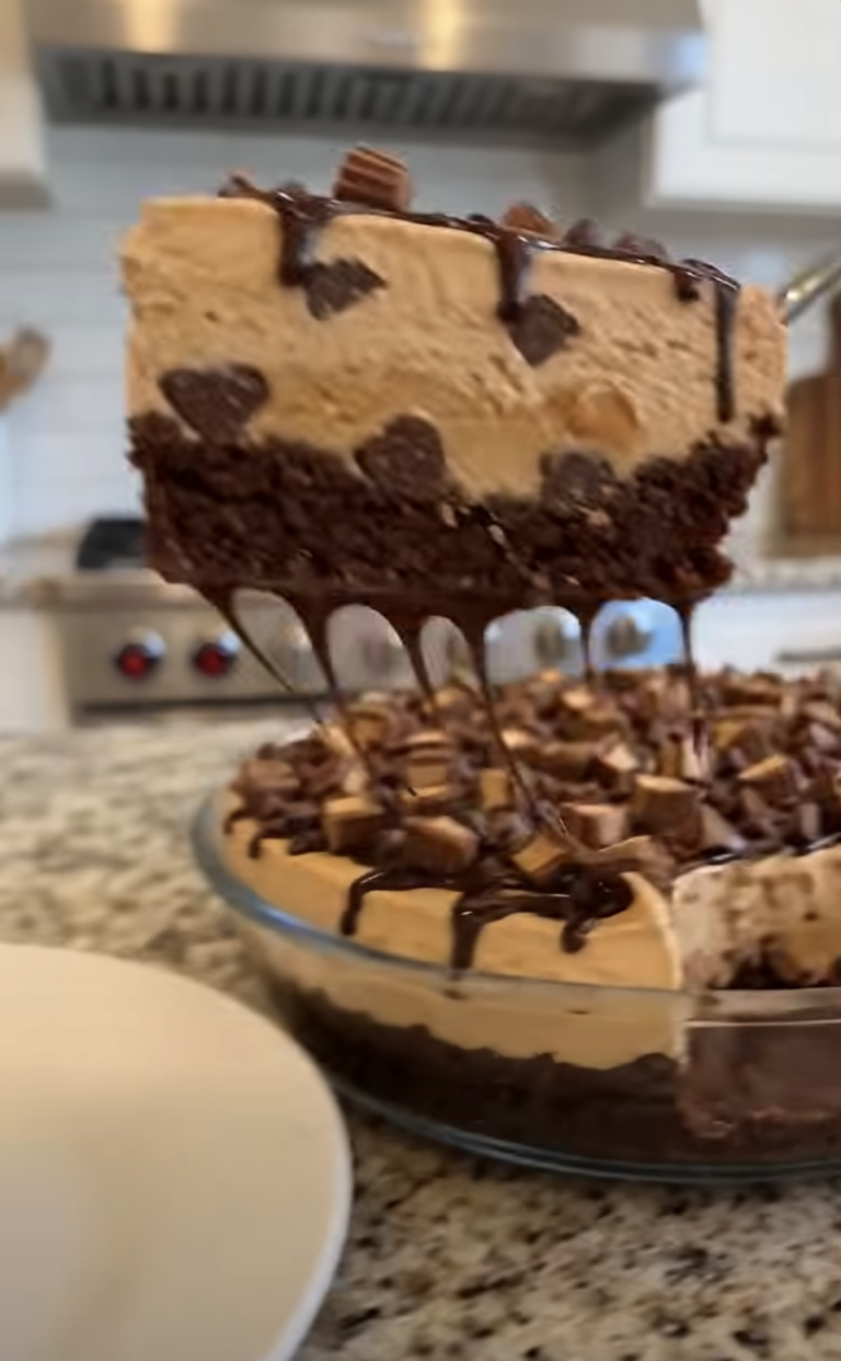 No-Bake Chocolate Peanut Butter Delight: Rich, Creamy, and Easy