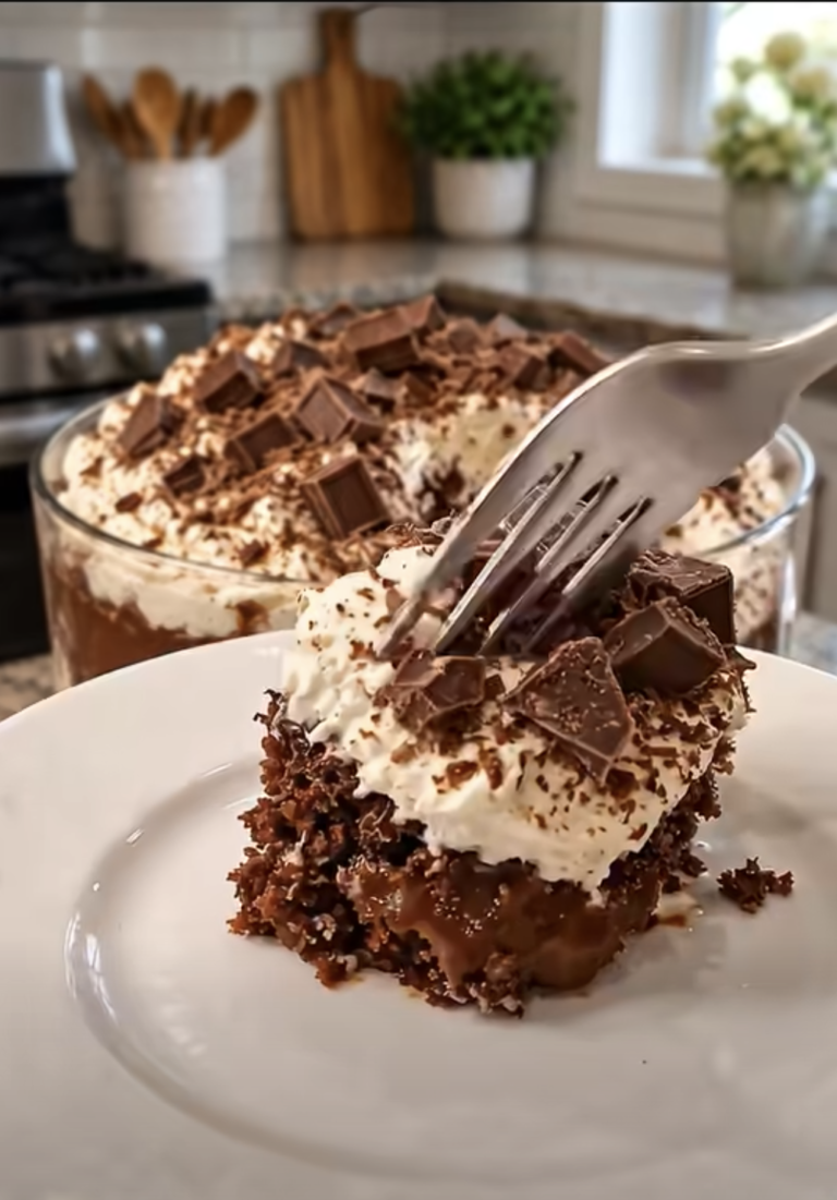Chocolate Trifle: Easy Layered Chocolate Dessert