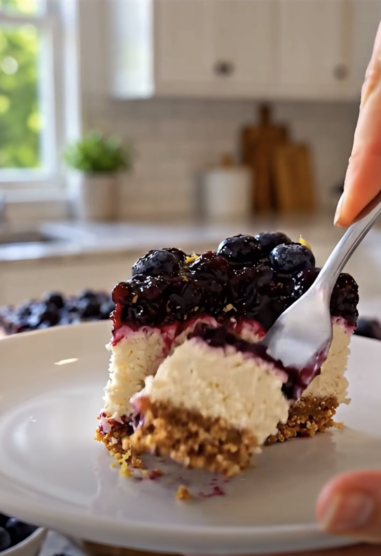 No-Bake Blueberry Cheesecake Bars: Easy Creamy Dessert