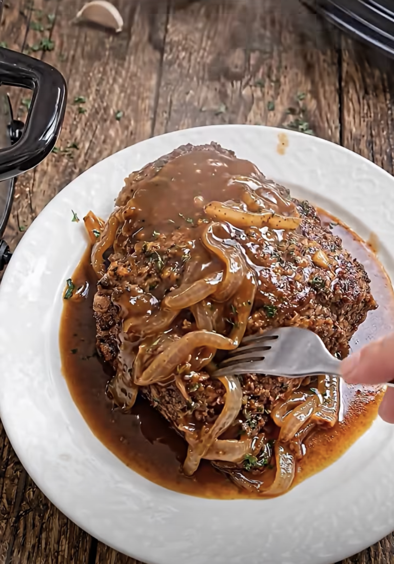 Slow-Cooker French Onion Pot Roast: Tender Comfort Food Dinner