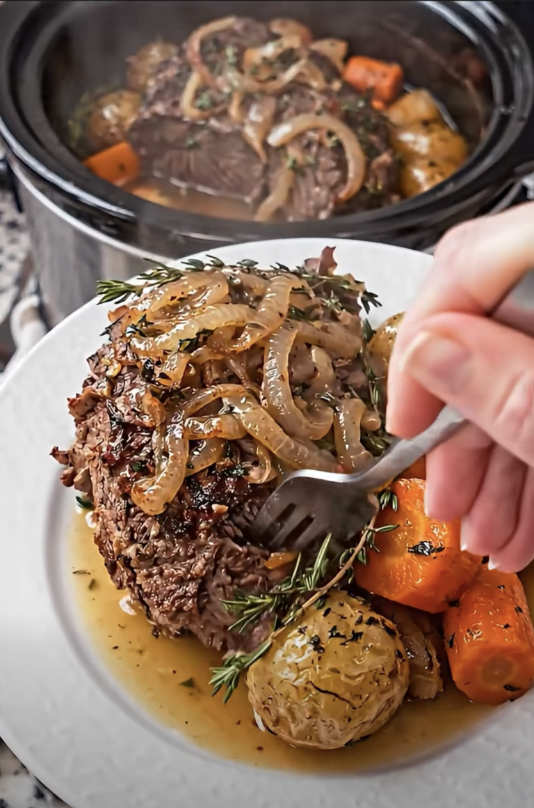 Slow-Cooker Beef Roast with Baby Potatoes & Carrots: Hearty Family Dinner