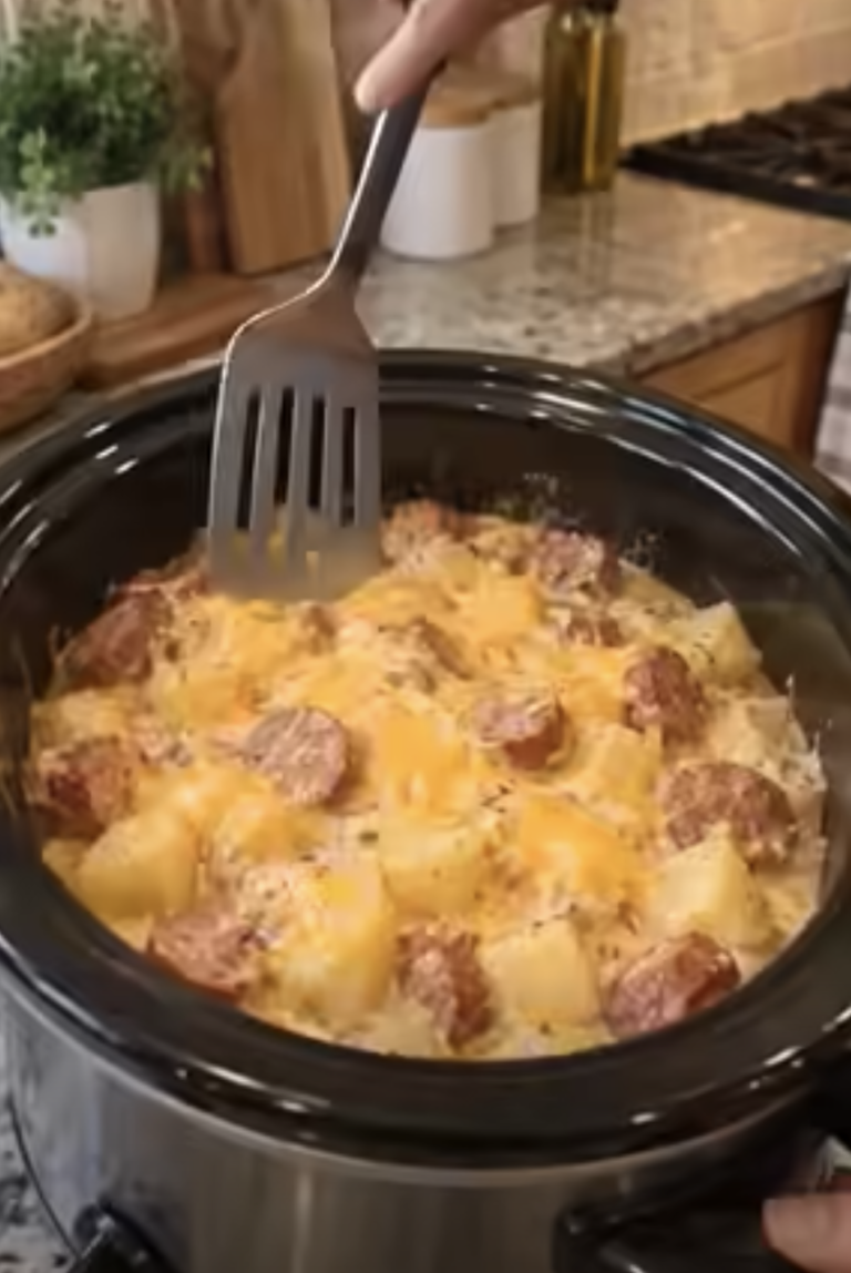 Crockpot Cheesy Potatoes and Beef Kielbasa: Easy Creamy Dinner