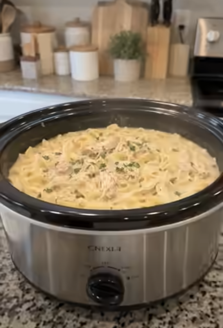 Crockpot Chicken and Noodles: Easy Creamy Slow Cooker Dinner