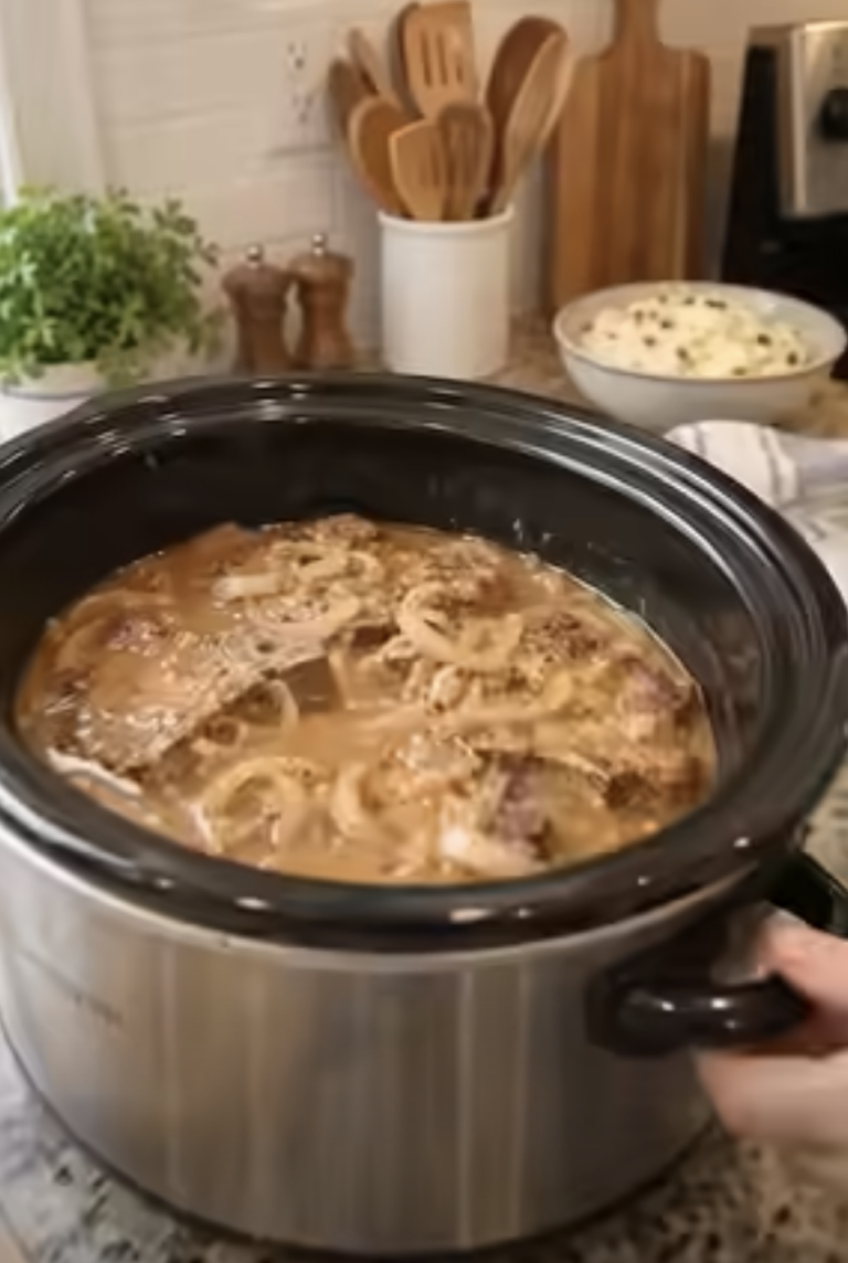 Slow Cooker Smothered Beef Chops: Tender Beef in Savory Onion Gravy