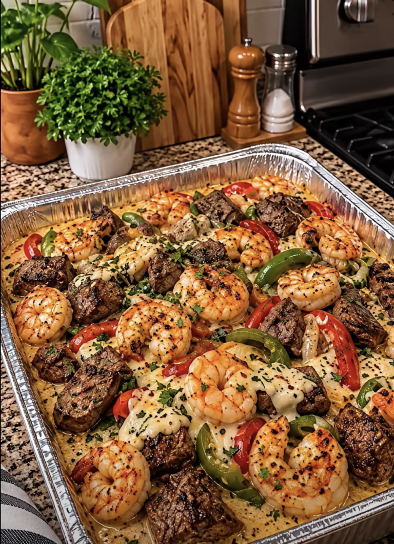Garlic Butter Steak and Shrimp with Peppers in Creamy Sauce – Easy One-Pan Dinner