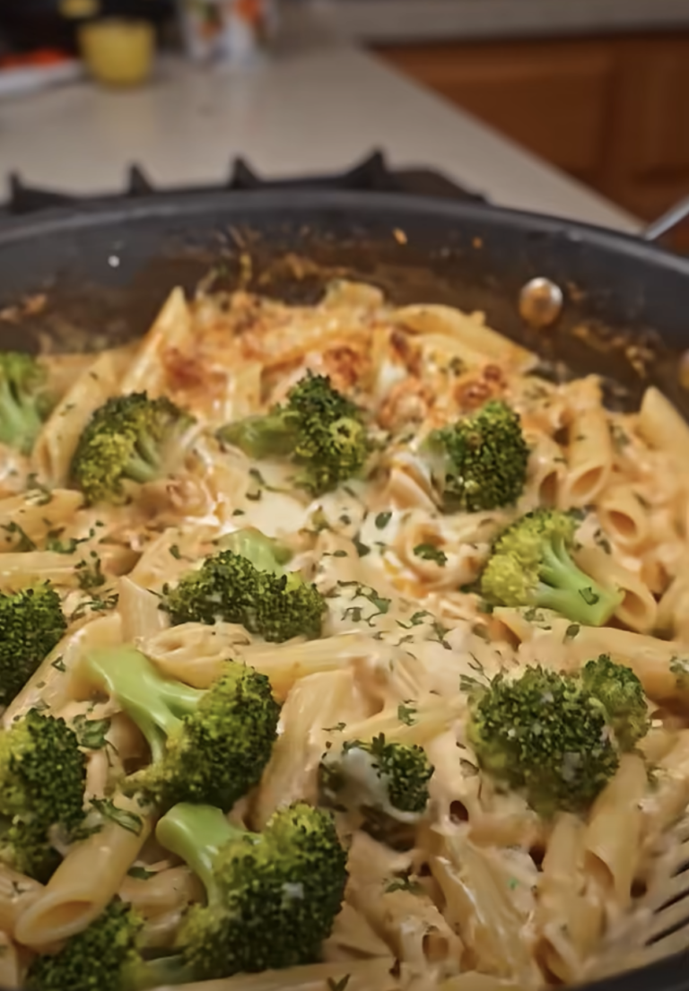 Creamy Chicken Penne with Broccoli and Mozzarella – Easy 35-Minute Dinner