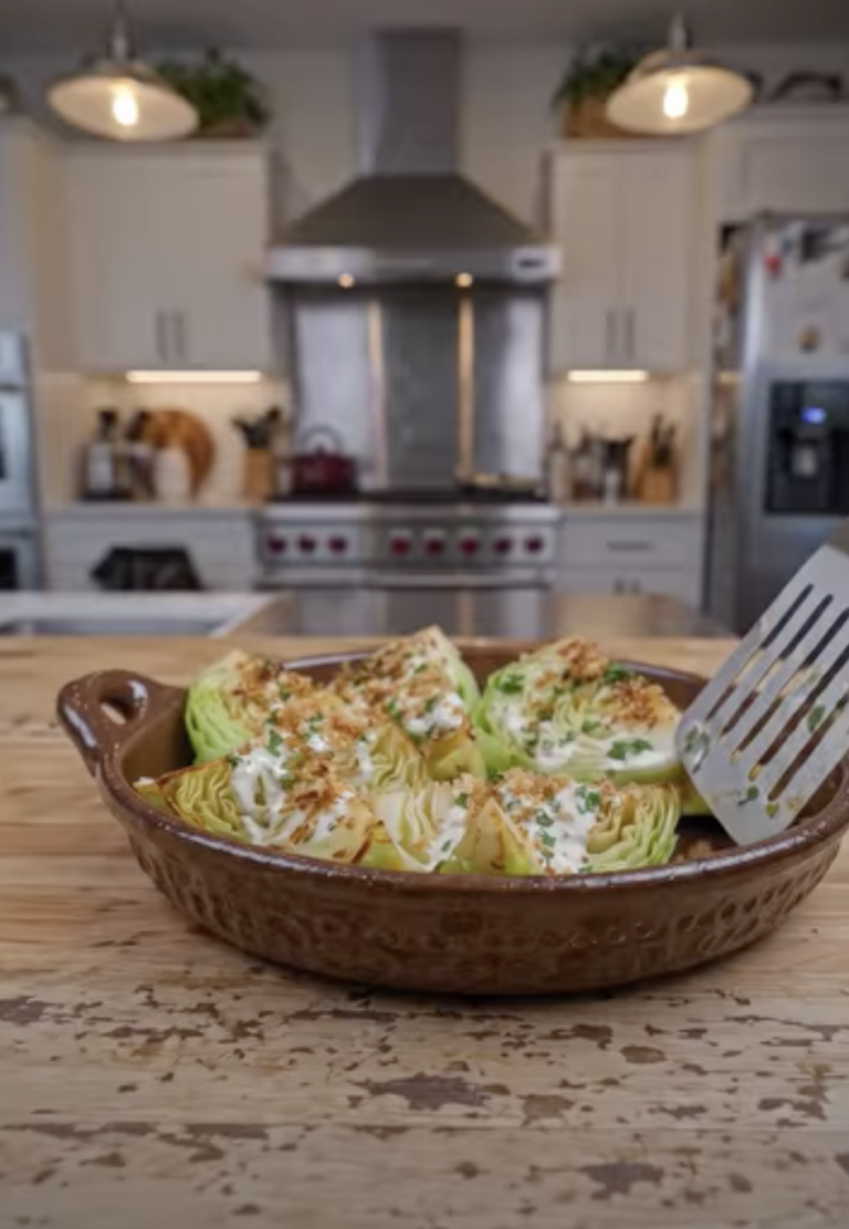 Garlic Butter Melting Cabbage with Turkey Bacon: A Cozy Delight