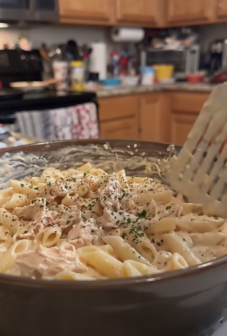 Slow Cooker Olive Garden Chicken Pasta – Creamy, Cheesy & Irresistible!