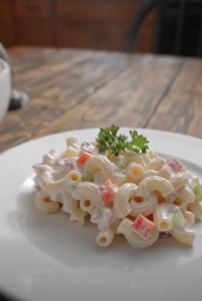 Creamy Macaroni Salad with Eggs and Fresh Vegetables – Easy Classic Recipe
