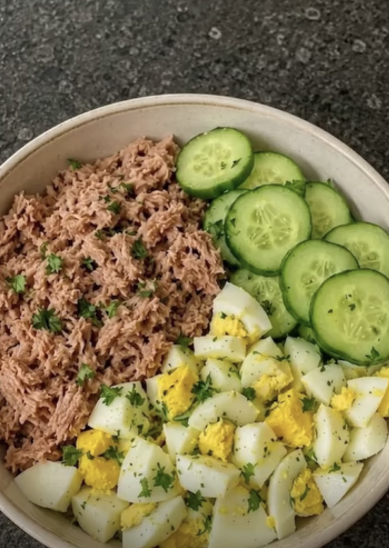 High-Protein Tuna & Egg Bowl – Creamy, Fresh & Delicious!