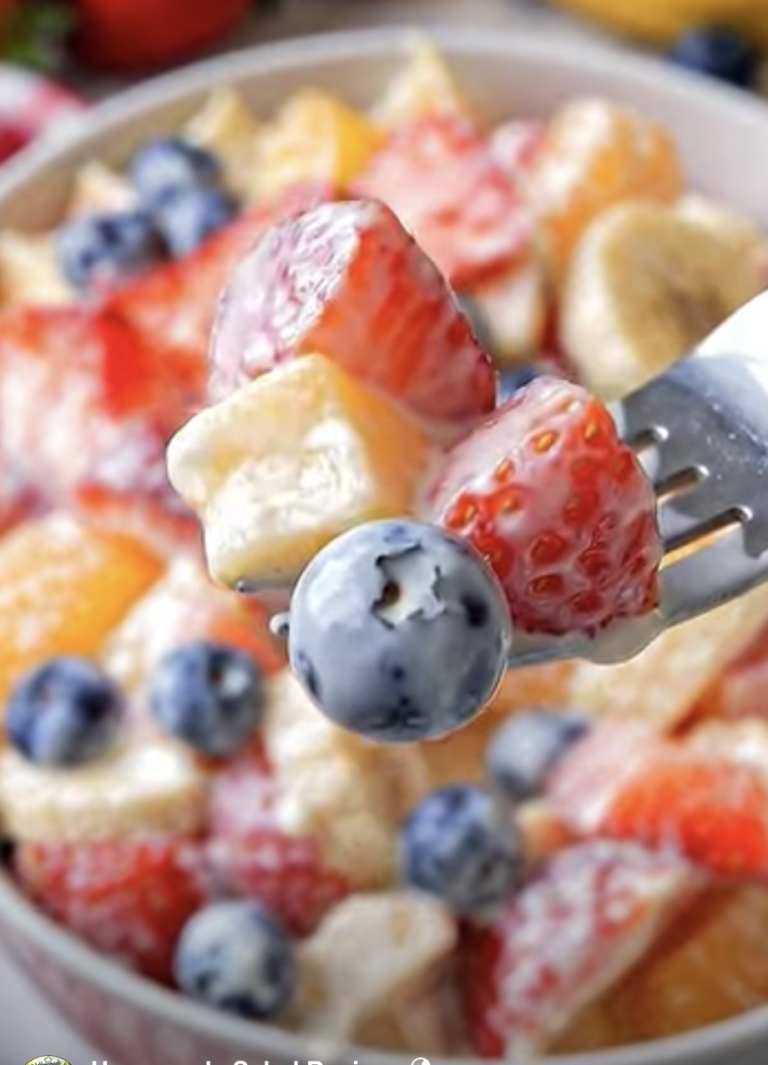 Creamy Fruit Salad with Strawberries, Banana & Blueberries – Easy No-Bake Recipe
