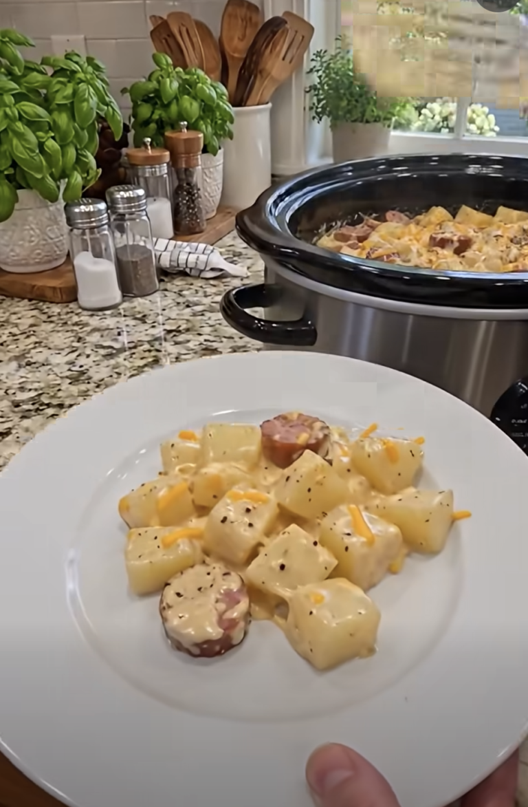 Crockpot Cheesy Potatoes & Beef Kielbasa – Easy Creamy Slow Cooker Dinner