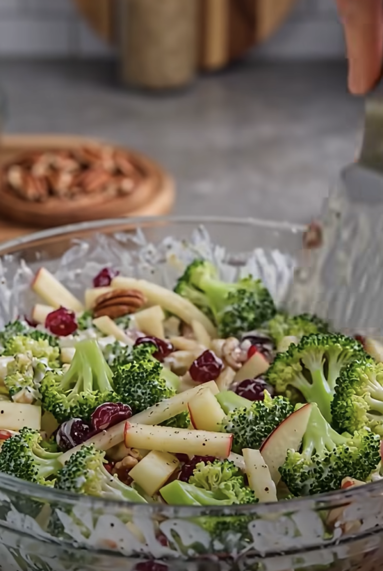 Creamy Apple Cranberry Broccoli Slaw – Easy, Crunchy, and Delicious Recipe
